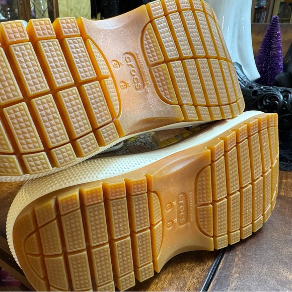 CROCS Mega Crush Floral Platform Sandals - Yellow and Cream size 8 - Picture 4 of 4